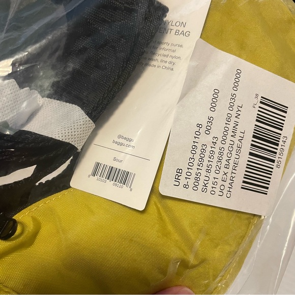 NWT Baggu Mini Crescent Bag Sour Urban Outfitters - Picture 7 of 8